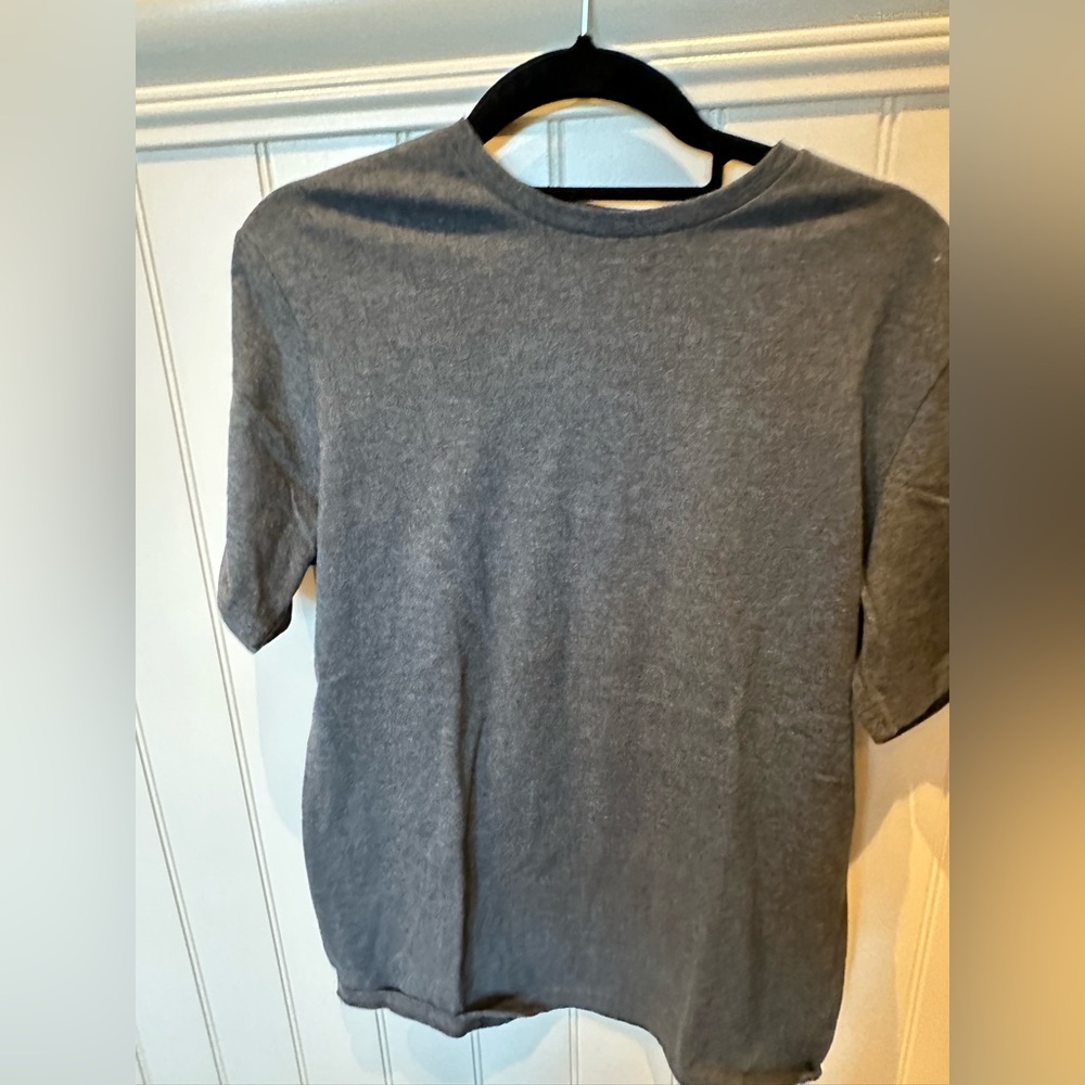 AMAZON ESSENTIALS Boys Men’s Size Extra Small Grey Short Sleeve Tee Shirt